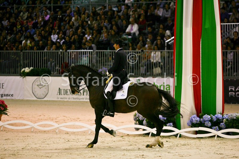 LAUGKS_MEGGLE\'S WELTTALL_MILANO_2011_SS2_3056.jpg